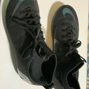 Black Nike Cleats 6Y Boys, 7.5Women